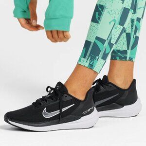 Nike Women's Air Zoom Winflo 9 Running Shoes (Black)